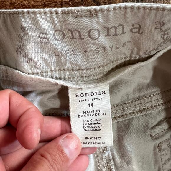 Sonoma Embroidered Floral Khaki Capri Cargo Pants Size 14 - Picture 3 of 6